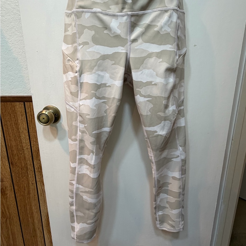 Athleta Elation Taupe/ White Camo Leggings size M 24”